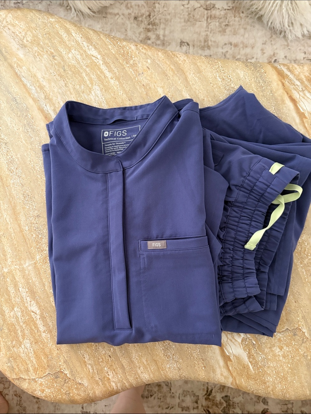 FIGS womenโs scrub set 3xl